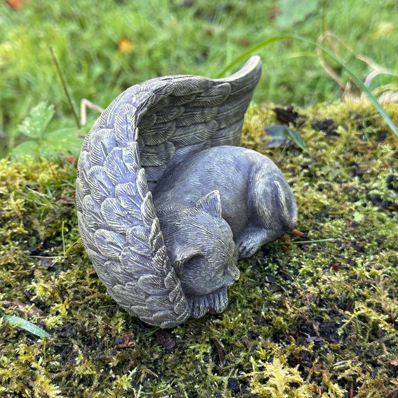 Cat with Angel Wings memorial grave marker or pet loss gift, 17cm